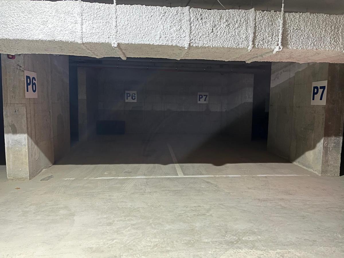 View Ap With Parking And 2 Bathrooms *