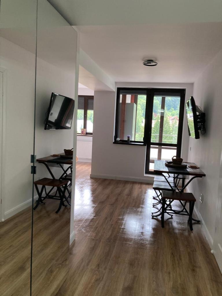 View Ap With Parking And 2 Bathrooms *